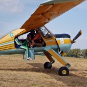 Towarzystwo Lotnicze w Świebodzicach 2018, Gminny Piknik Lotniczy - samolot Wilga z grupą skoczków spadochronowych.
